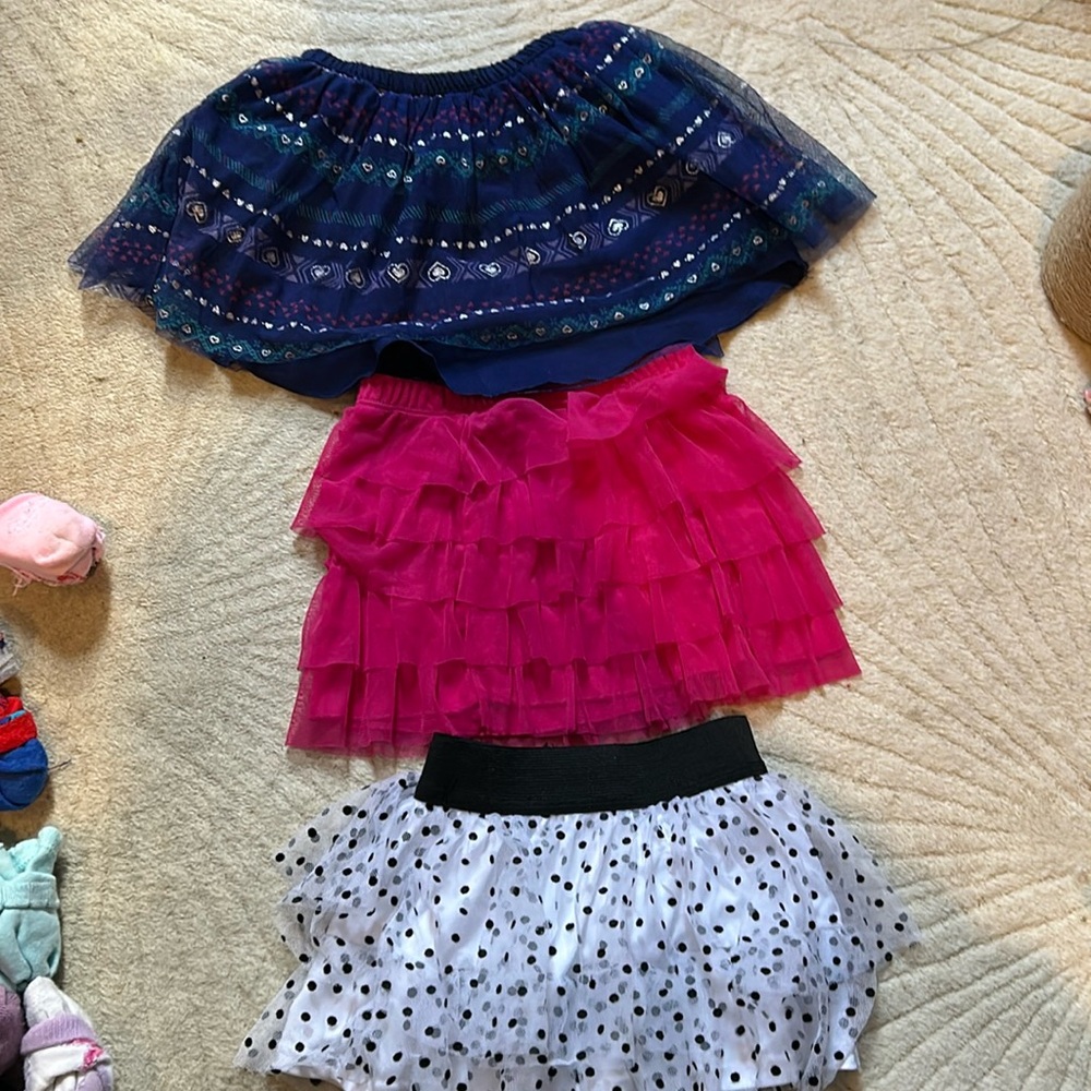 Lot of three girls skirts
